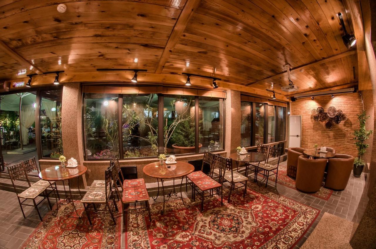 Hotel Uyut Αλμάτι Εξωτερικό φωτογραφία